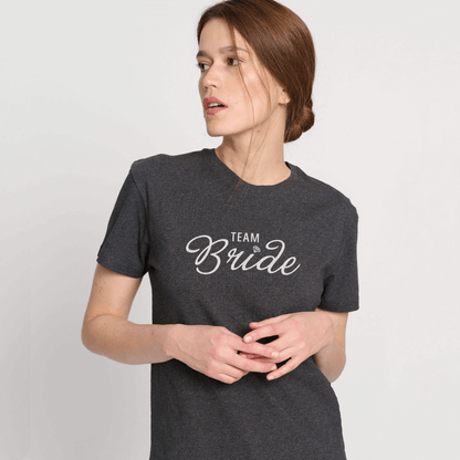 Amiga con playera gris para despedida de soltera
